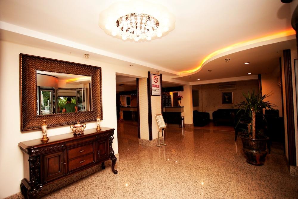 Duqqan Deluxe Hotel คูซาดาซี ภายนอก รูปภาพ