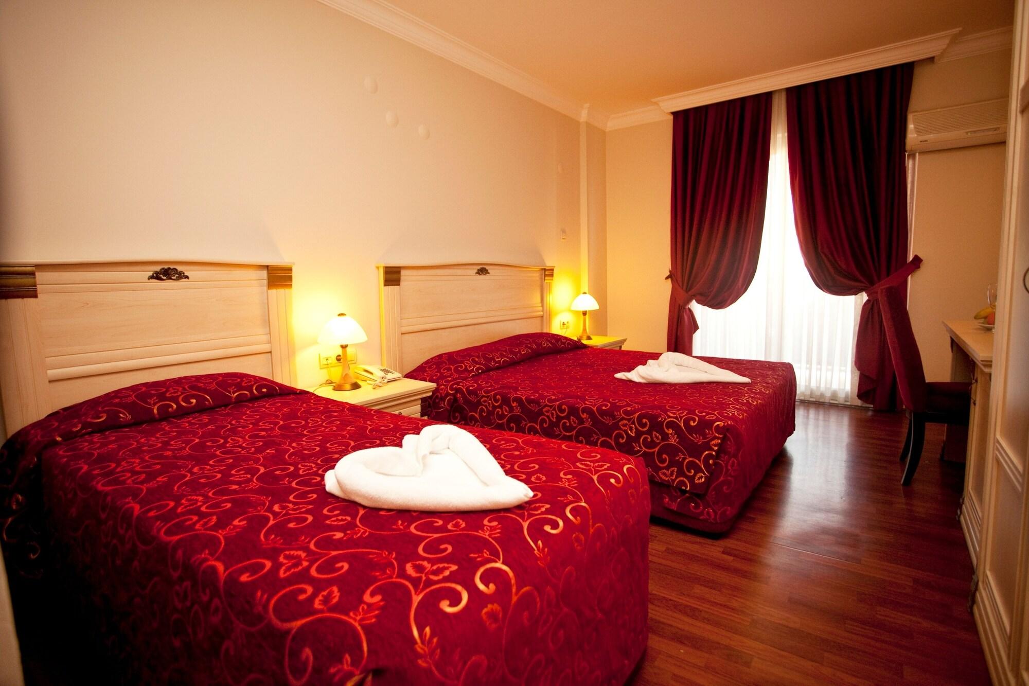 Duqqan Deluxe Hotel คูซาดาซี ภายนอก รูปภาพ