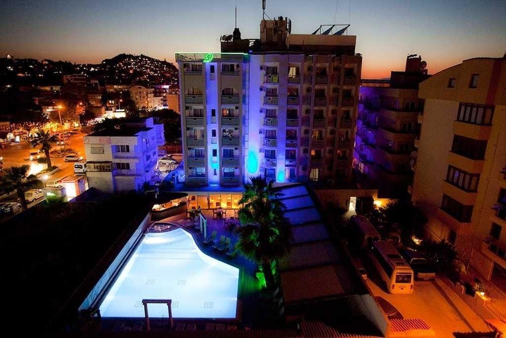 Duqqan Deluxe Hotel คูซาดาซี ภายนอก รูปภาพ