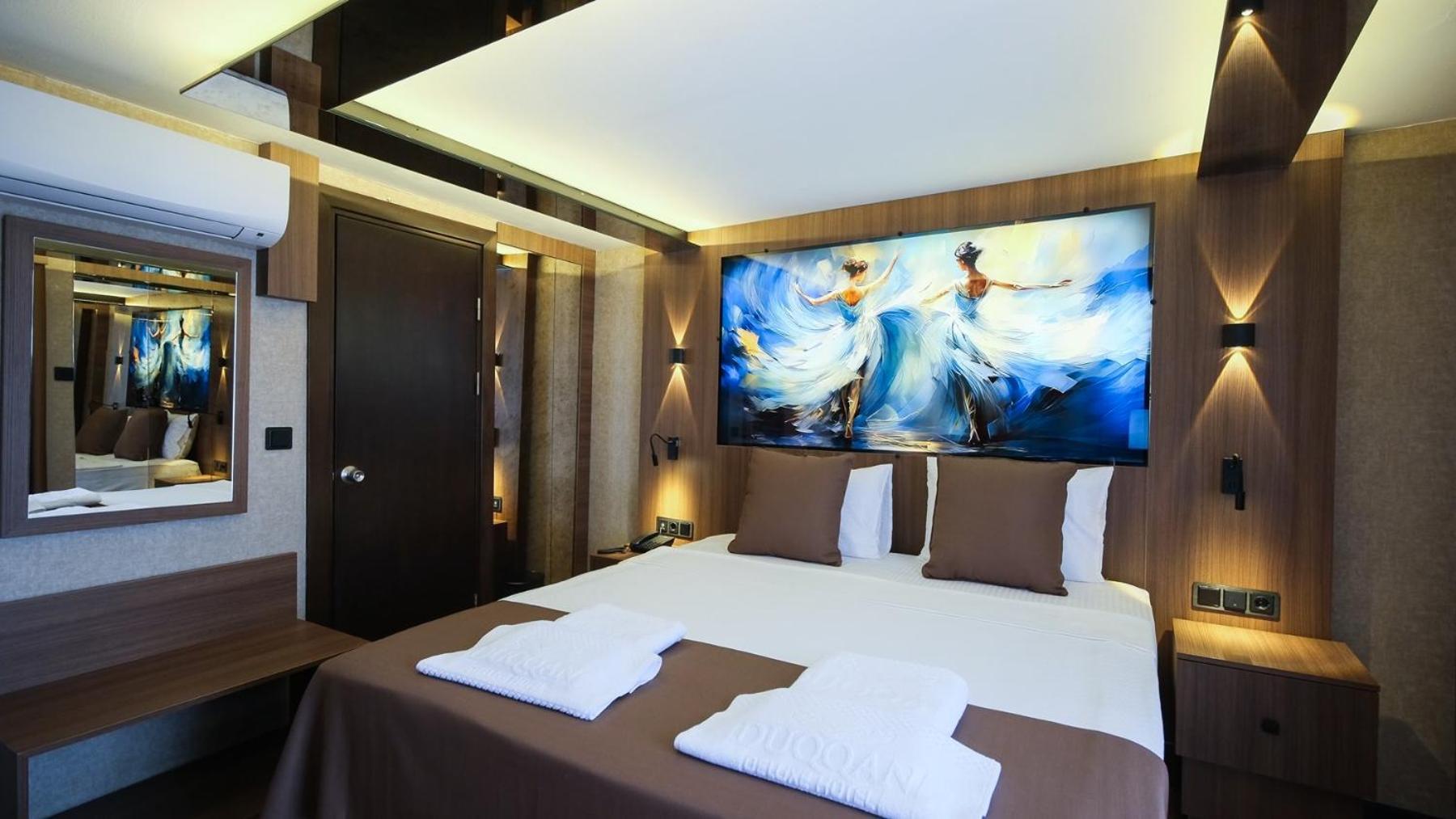 Duqqan Deluxe Hotel คูซาดาซี ภายนอก รูปภาพ