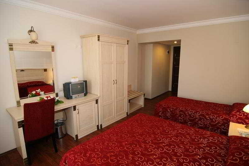 Duqqan Deluxe Hotel คูซาดาซี ภายนอก รูปภาพ