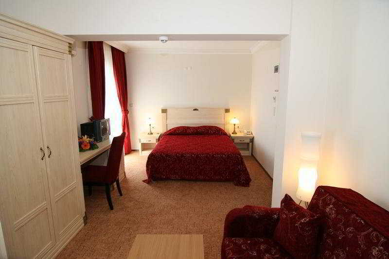 Duqqan Deluxe Hotel คูซาดาซี ภายนอก รูปภาพ