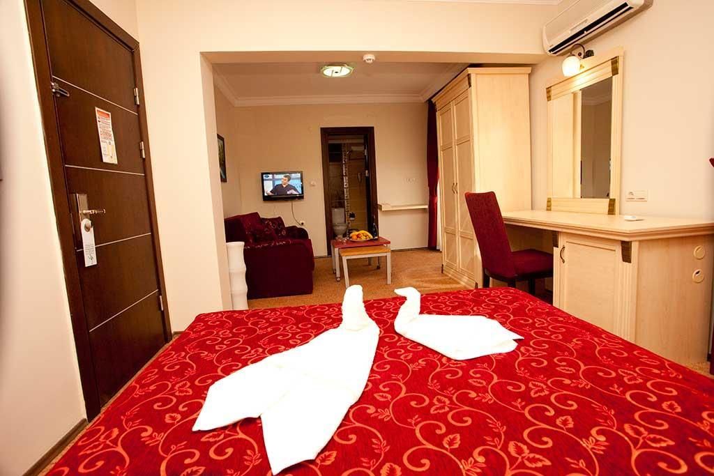 Duqqan Deluxe Hotel คูซาดาซี ภายนอก รูปภาพ