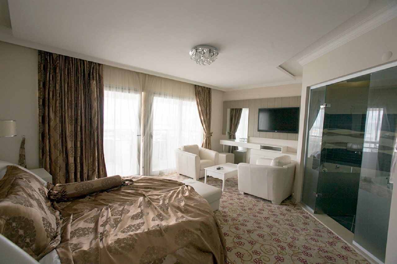 Duqqan Deluxe Hotel คูซาดาซี ภายนอก รูปภาพ